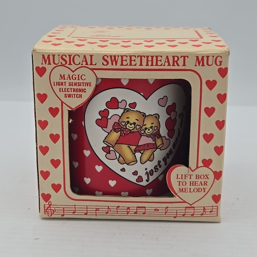 Telco Creations Musical Sweetheart Bear Ceramic Mug Vintage 1986 Red Heart 8oz